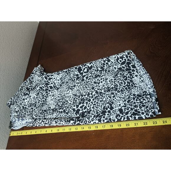 Hilary Radley Printed Blouse Small Black VNeck Short Sleeve Office Lightweight - Picture 7 of 10